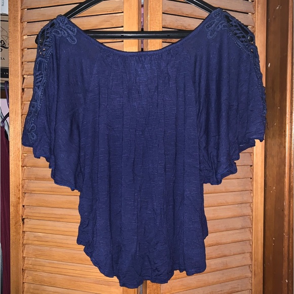 By & By flowy lace sleeve top. - Picture 3 of 4